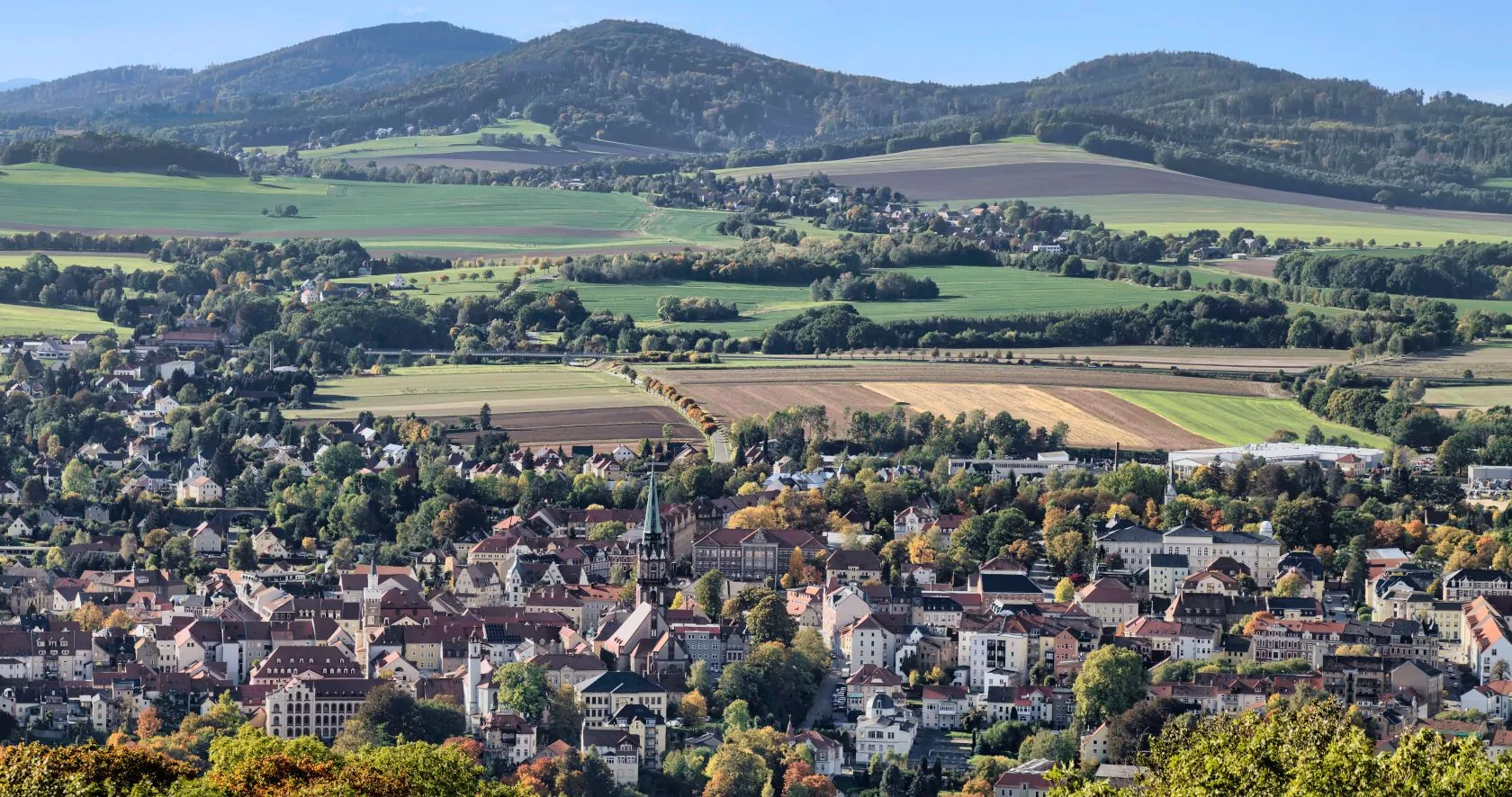 Mehr als 3.000 Wohnungen in Löbau bekommen einen PŸUR Glasfaseranschluss